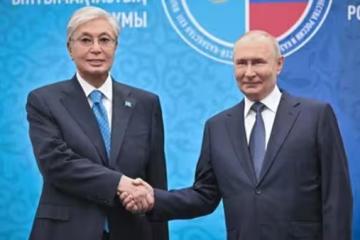 普京沉默了!哈薩克總統當面直言「該停戰了」,字字戳中痛點